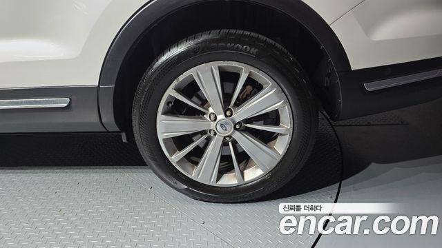 Ford Explorer 2.3 Limited 4WD 5th 2018 — фото 21