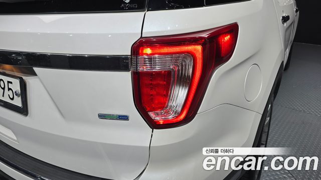 Ford Explorer 2.3 Limited 4WD 5th 2018 — фото 23