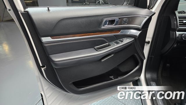 Ford Explorer 2.3 Limited 4WD 5th 2018 — фото 24