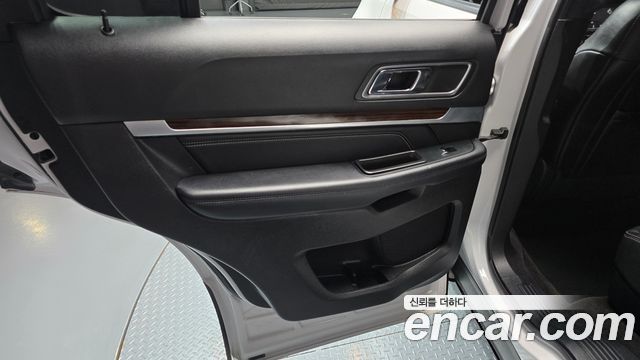 Ford Explorer 2.3 Limited 4WD 5th 2018 — фото 25