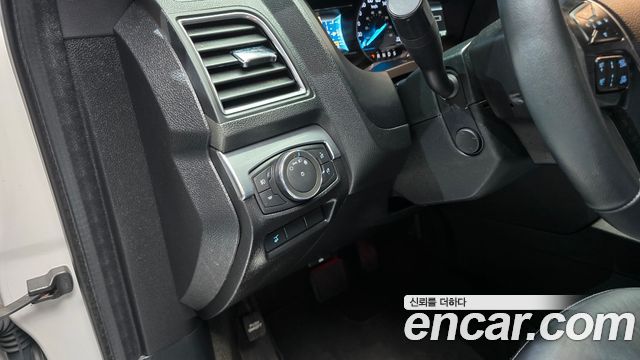 Ford Explorer 2.3 Limited 4WD 5th 2018 — фото 28