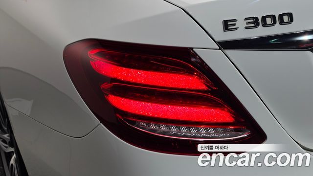 Mercedes-Benz E-Class (W213) E300 AMG Line 2019 — фото 23