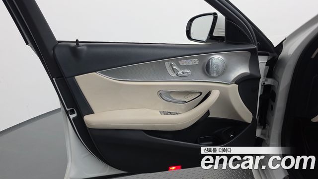 Mercedes-Benz E-Class (W213) E300 AMG Line 2019 — фото 24