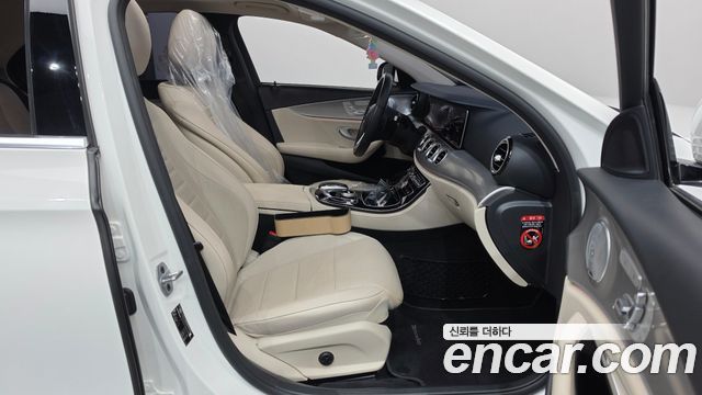 Mercedes-Benz E-Class (W213) E300 AMG Line 2019 — фото 26