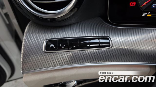 Mercedes-Benz E-Class (W213) E300 AMG Line 2019 — фото 36
