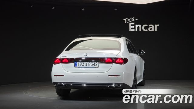 Mercedes-Benz E-Class (W214) E200 Avantgarde 2025 — фото 4