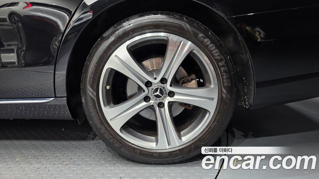 Mercedes-Benz E-Class (W213) E300 Avantgarde 2019 — фото 21