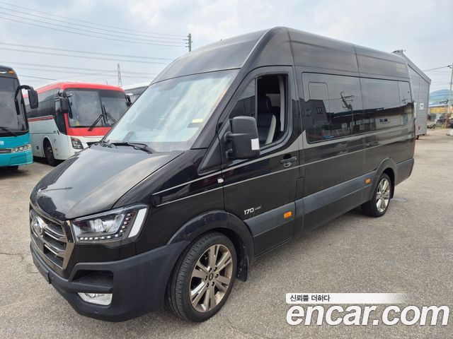 Hyundai Solati 16-seater Luxury