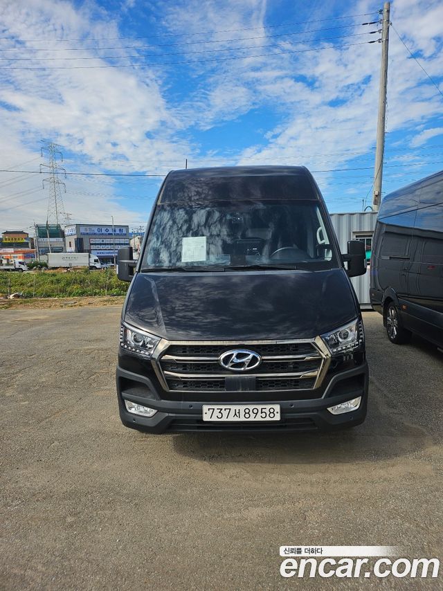 Hyundai Solati 16-seater Luxury 2022 — фото 3