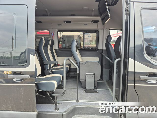 Hyundai Solati 16-seater Luxury 2022 — фото 14