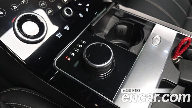 Land Rover Range Rover Velar 3.0 D300 R-Dynamic SE 2019 — фото 9