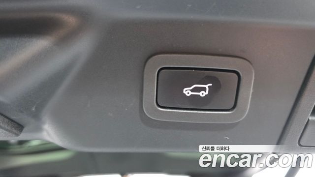Land Rover Range Rover Velar 3.0 D300 R-Dynamic SE 2019 — фото 27
