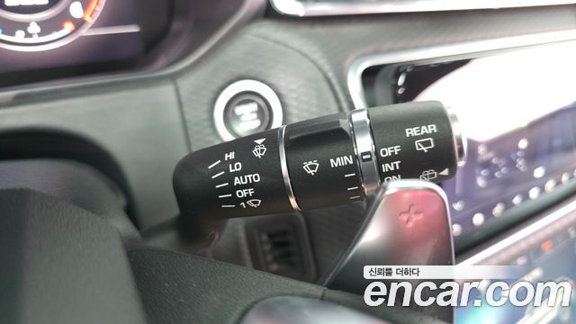Land Rover Range Rover Velar 3.0 D300 R-Dynamic SE 2019 — фото 29