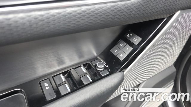 Land Rover Range Rover Velar 3.0 D300 R-Dynamic SE 2019 — фото 30