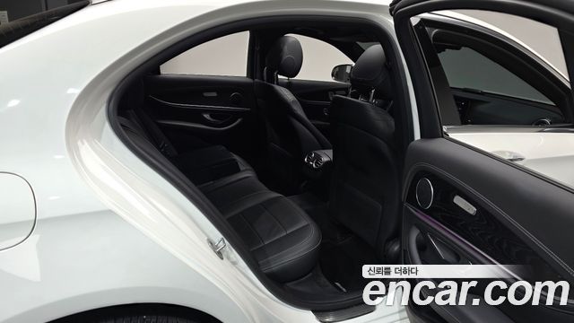 Mercedes-Benz E-Class (W213) E220d 4MATIC AMG Line 2021 — фото 12