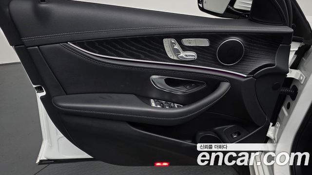 Mercedes-Benz E-Class (W213) E220d 4MATIC AMG Line 2021 — фото 24