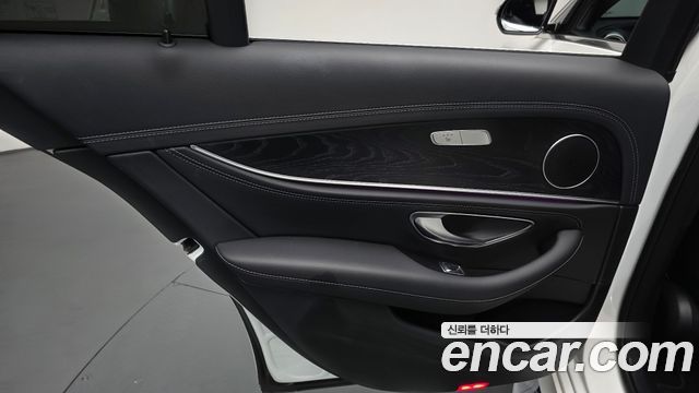 Mercedes-Benz E-Class (W213) E220d 4MATIC AMG Line 2021 — фото 25