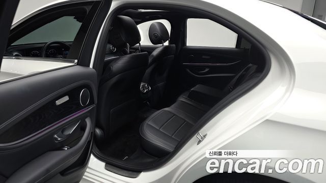 Mercedes-Benz E-Class (W213) E220d 4MATIC AMG Line 2021 — фото 26