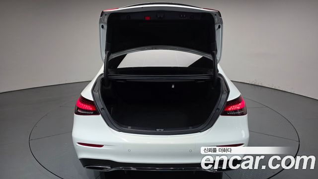 Mercedes-Benz E-Class (W213) E220d 4MATIC AMG Line 2021 — фото 37