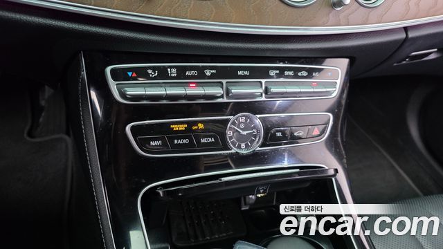 Mercedes-Benz E-Class (W213) E300 4MATIC Exclusive 2020 — фото 17