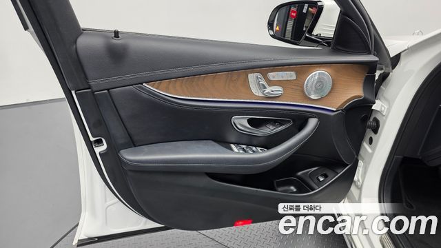 Mercedes-Benz E-Class (W213) E300 4MATIC Exclusive 2020 — фото 24