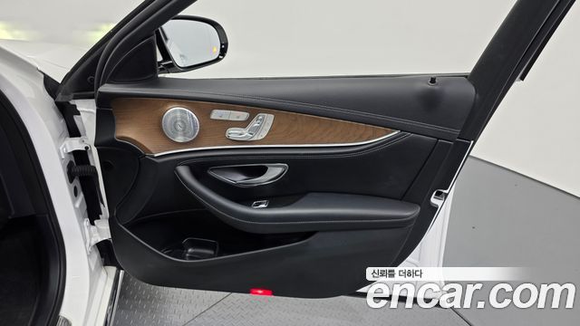 Mercedes-Benz E-Class (W213) E300 4MATIC Exclusive 2020 — фото 25