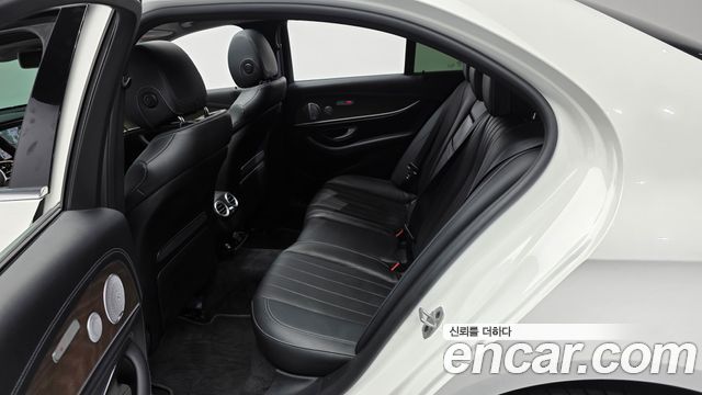 Mercedes-Benz E-Class (W213) E300 4MATIC Exclusive 2020 — фото 26