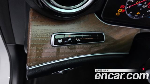 Mercedes-Benz E-Class (W213) E300 4MATIC Exclusive 2020 — фото 29