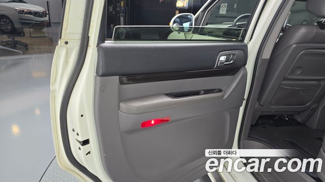 KG Mobility (SsangYong) Korando Turismo 4WD TX 9-seater 2016 — фото 25