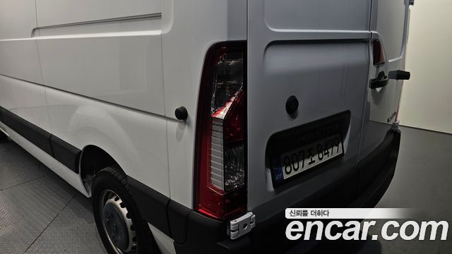 Renault Korea Master 2.3 Van L 2022 — фото 23