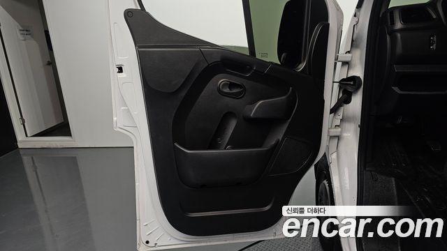 Renault Korea Master 2.3 Van L 2022 — фото 24