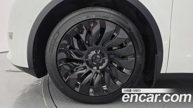 Tesla Model Y Long Range AWD 2021 — фото 5