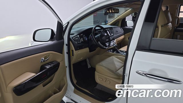 Kia Carnival 9-Seater Prstige 2020 — фото 10