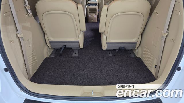 Kia Carnival 9-Seater Prstige 2020 — фото 17