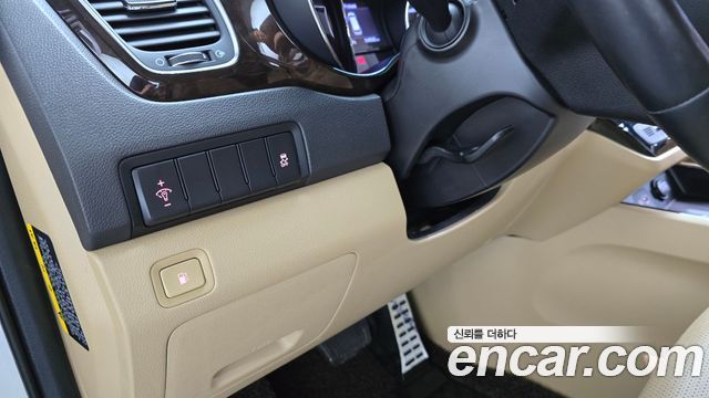 Kia Carnival 9-Seater Prstige 2020 — фото 20
