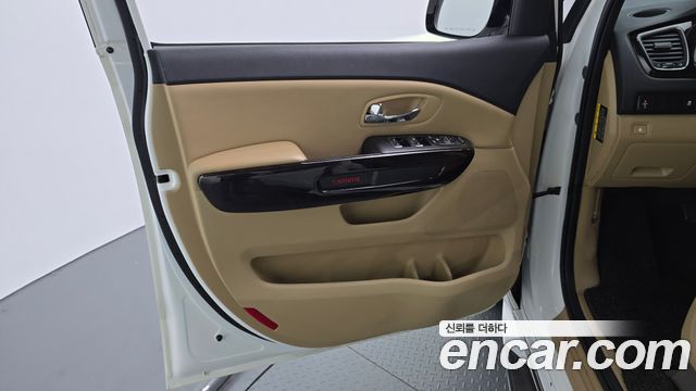Kia Carnival 9-Seater Prstige 2020 — фото 24