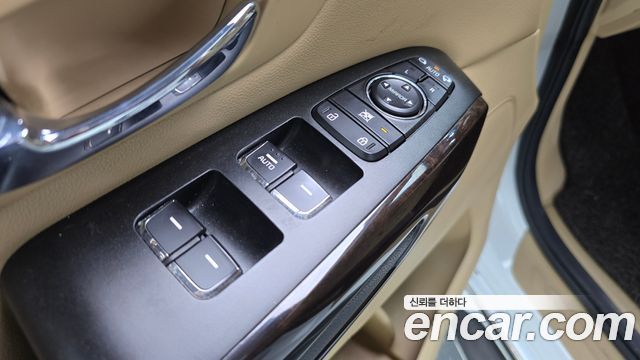 Kia Carnival 9-Seater Prstige 2020 — фото 28