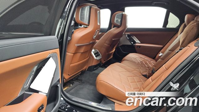 BMW 7 Series (G70) 740d xDrive M Sport 2024 — фото 12