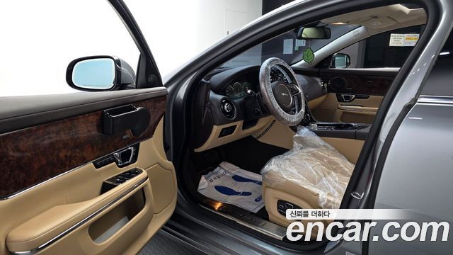 Jaguar XJ 3.0D Premium Luxury LWB X351 2015 — фото 10