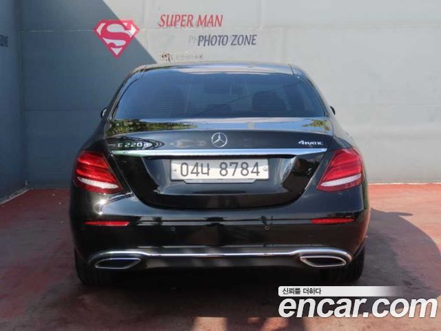 Mercedes-Benz E-Class (W213) E220d 4MATIC Exclusive 2018 — фото 4
