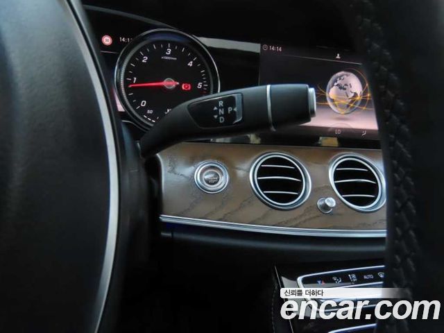 Mercedes-Benz E-Class (W213) E220d 4MATIC Exclusive 2018 — фото 20