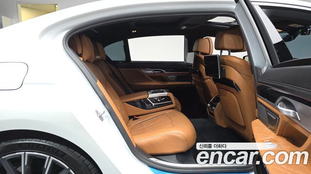 BMW 7 Series (G11) 730Ld xDrive M Sport 2021 — фото 11