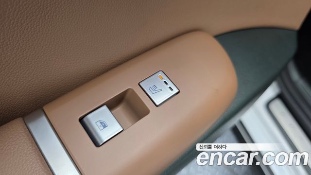 Hyundai Grandeur (GN7) 2,5 Gasoline 2WD Premium 2023 — фото 28