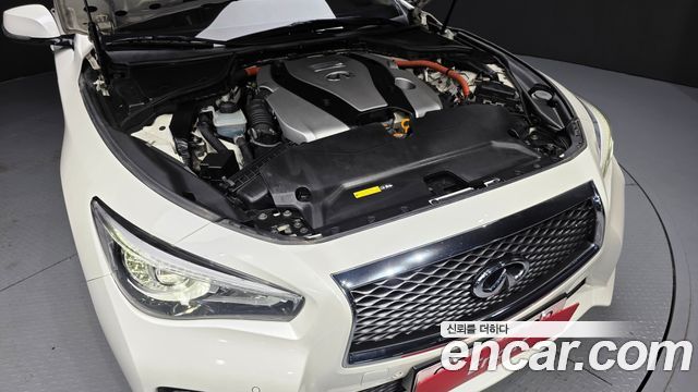 Infiniti Q50 3.5 Hybrid Essence 2016 — фото 6
