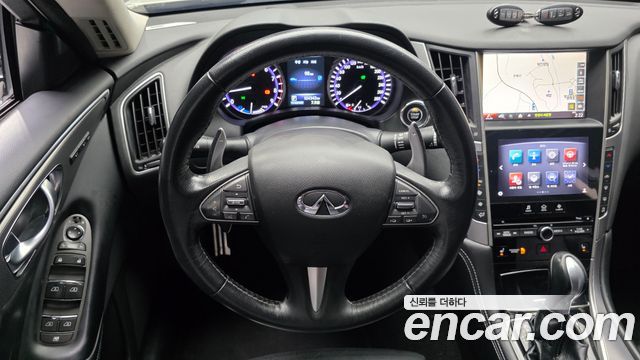 Infiniti Q50 3.5 Hybrid Essence 2016 — фото 17