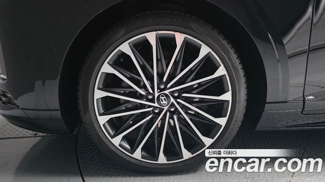 Hyundai Grandeur (GN7) 2,5 Gasoline 2WD Calligraphy 2023 — фото 5
