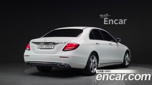 Mercedes-Benz E-Class (W213) E220d Avantgarde 2017 — фото 2