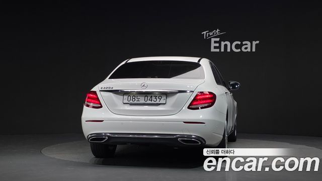 Mercedes-Benz E-Class (W213) E220d Avantgarde 2017 — фото 4
