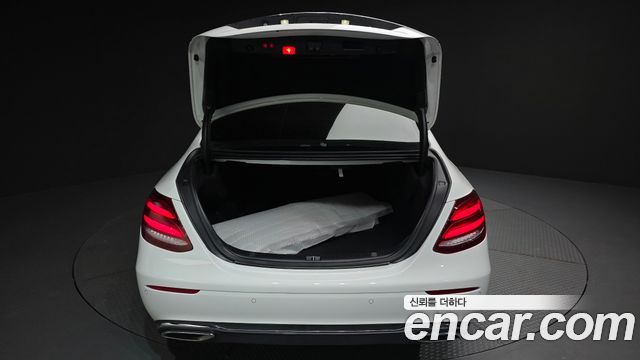 Mercedes-Benz E-Class (W213) E220d Avantgarde 2017 — фото 18