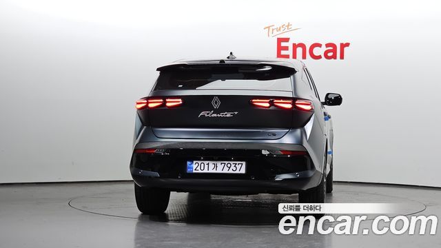Renault Korea Filante 1.5 E-Tech Iconic 2WD 2027 — фото 4